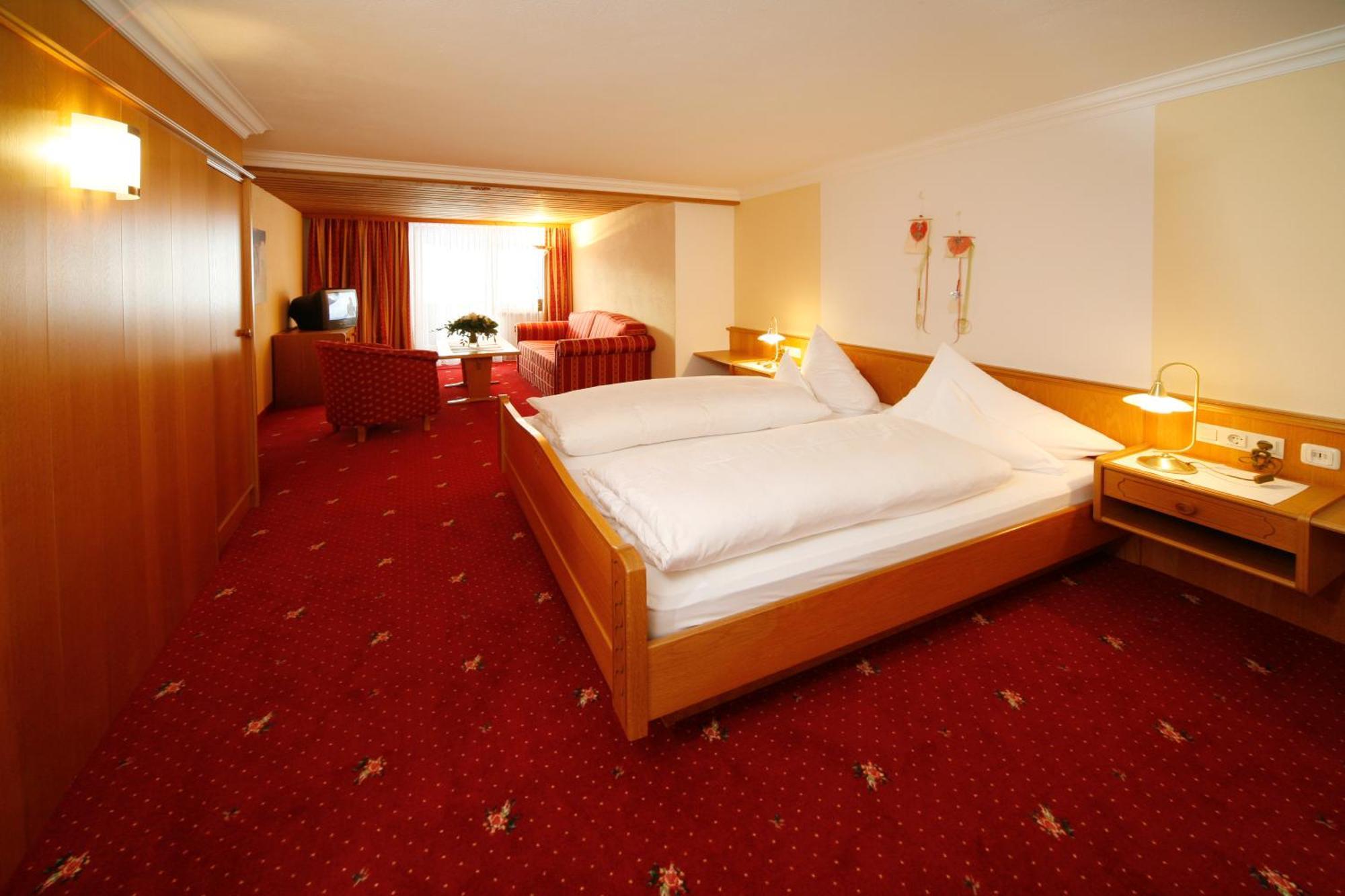 Hotel Restaurant Formarin Oberlech Room photo