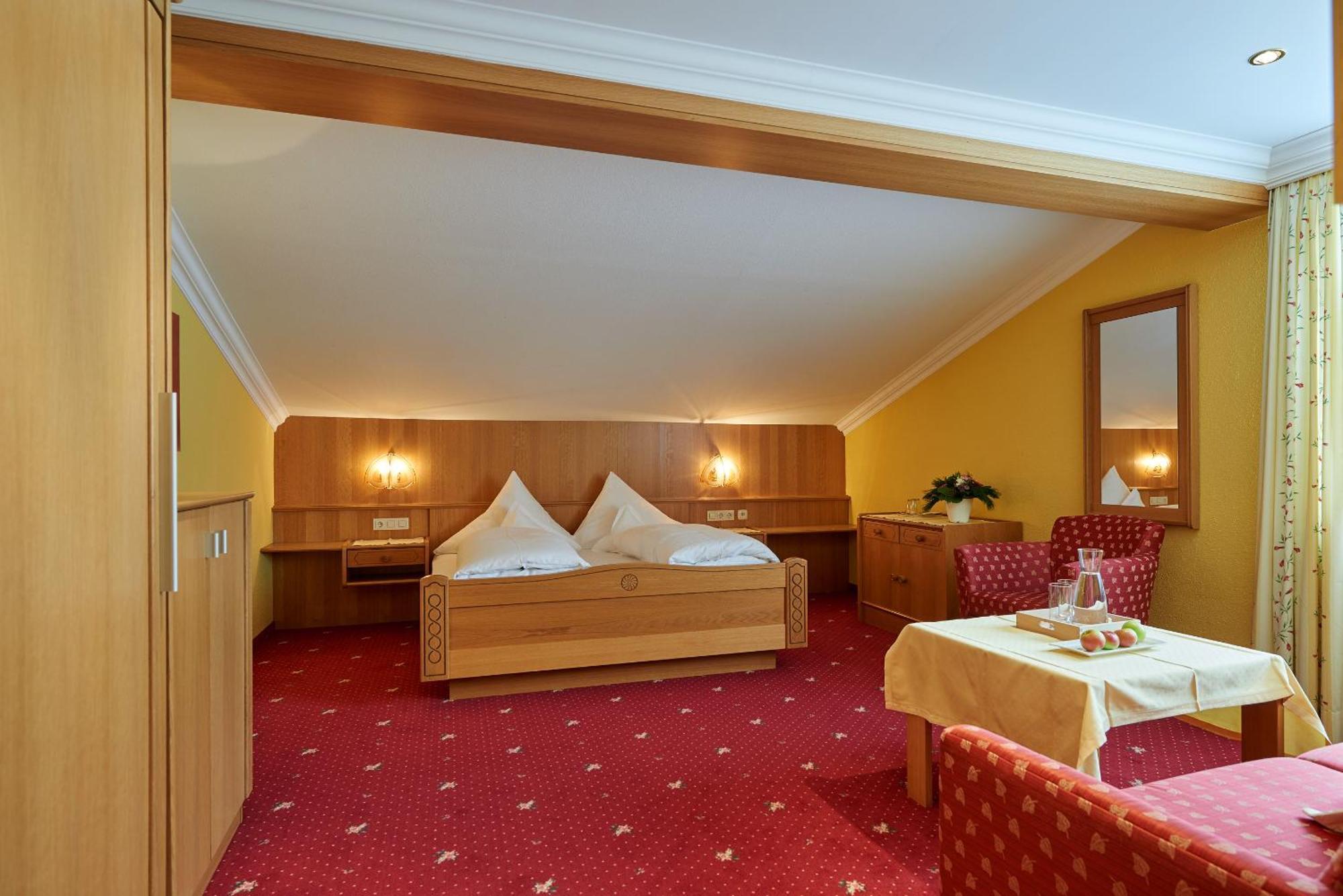 Hotel Restaurant Formarin Oberlech Room photo