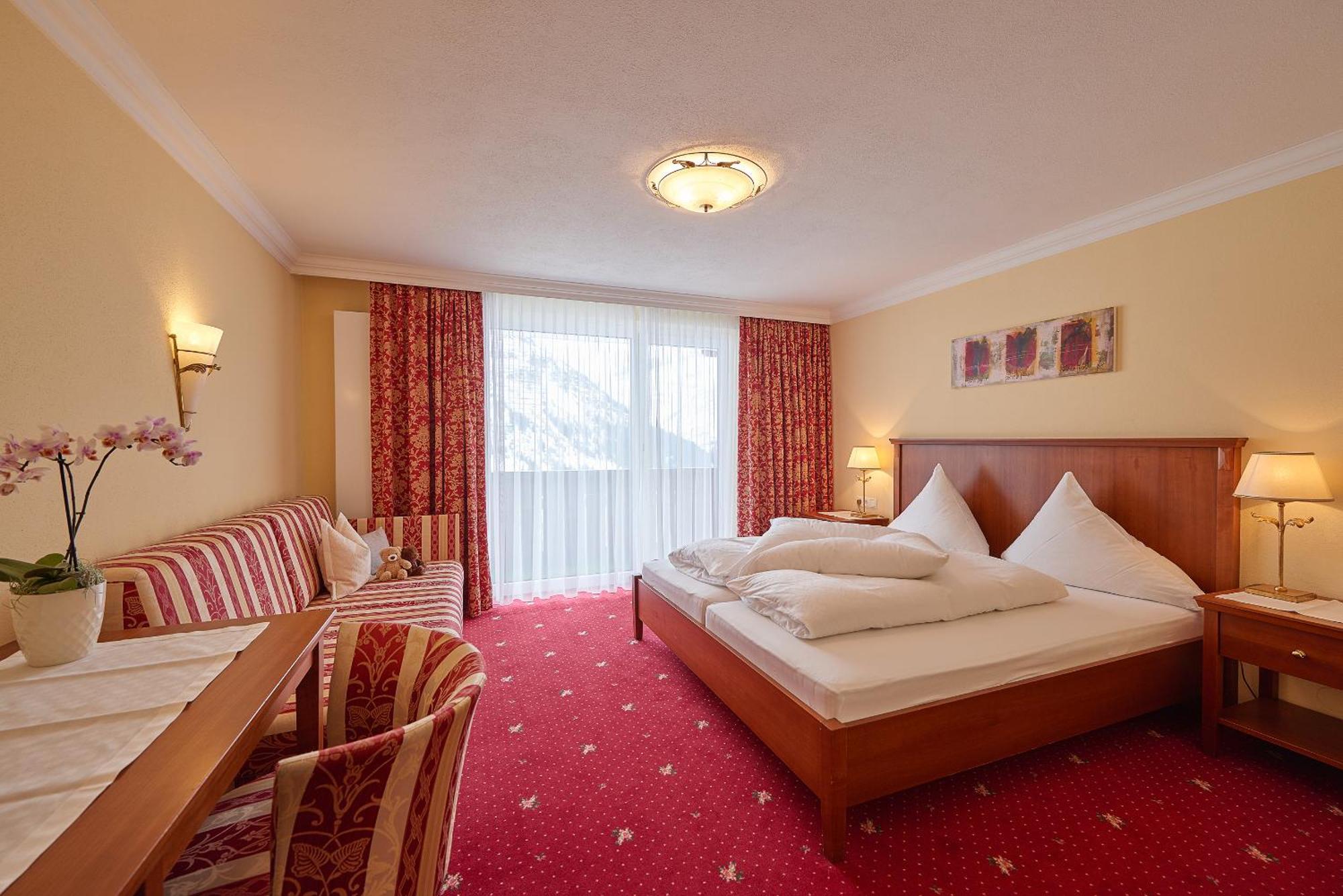 Hotel Restaurant Formarin Oberlech Room photo