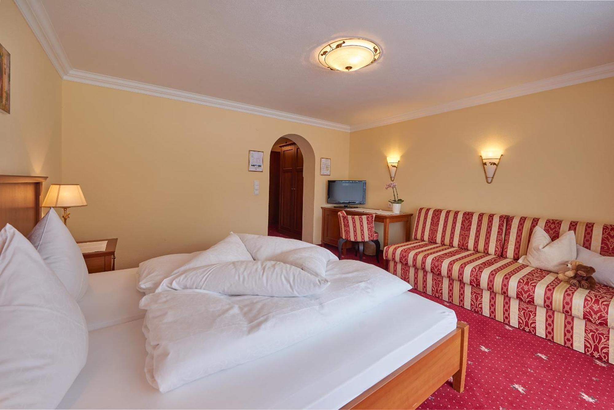 Hotel Restaurant Formarin Oberlech Room photo