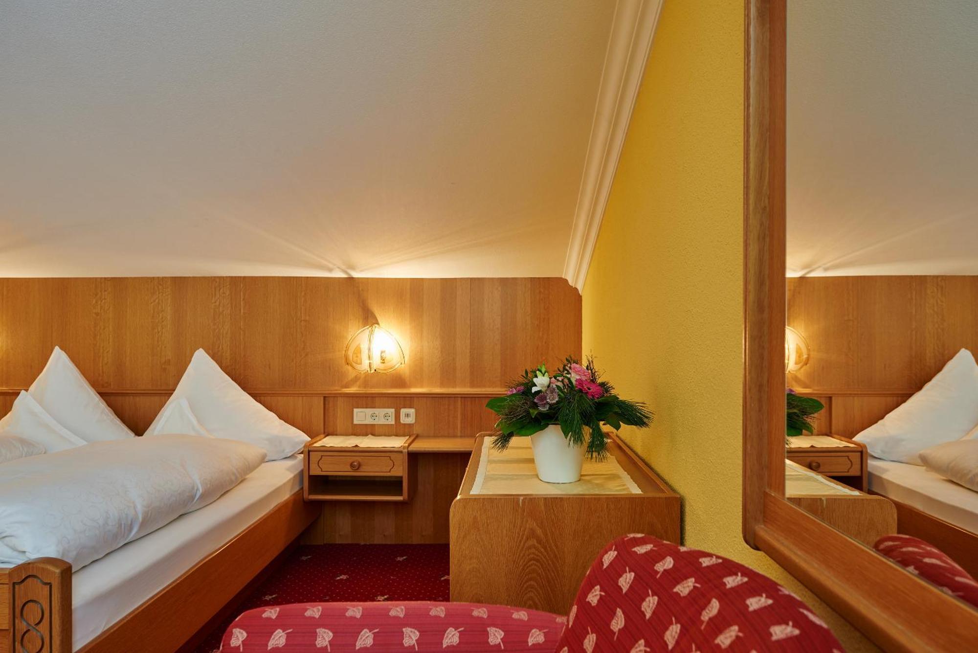 Hotel Restaurant Formarin Oberlech Room photo